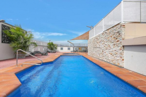 'The Sand Dollar' Central Cairns Chic Studio